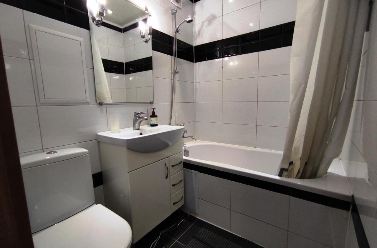 Двухкомнатные Апартаменты Центр Mystetsʹka 3 Kr Apartments Kryvyj Rih Eksteriør billede